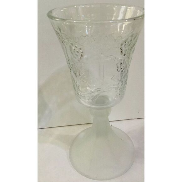 Vintage Tiara Exclusive Glass Lord's Last Supper & Cross Wine Goblet - Picture 1 of 8